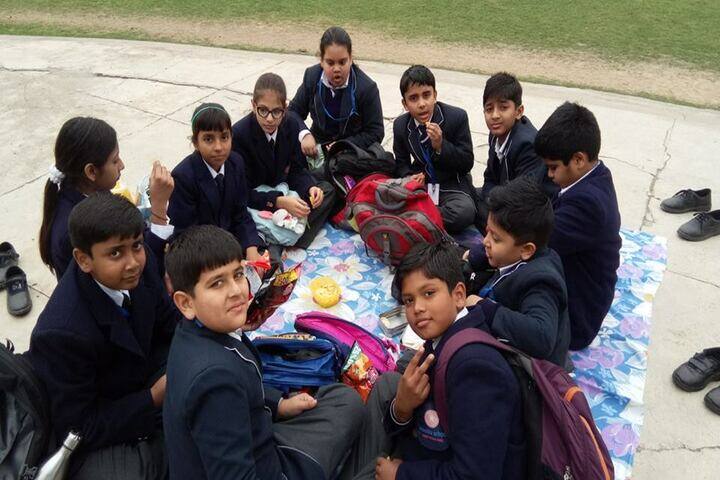 Excellia School-Visit to botanical garden