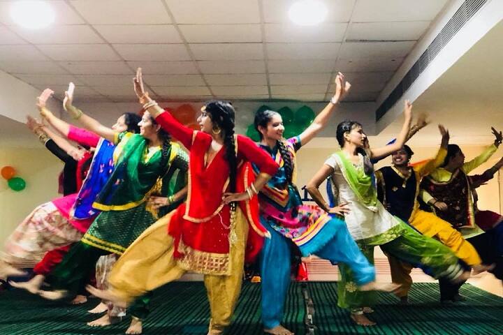 Ftune Wld School-Dance Room