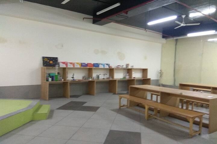 Gaurs International School-Science Lab