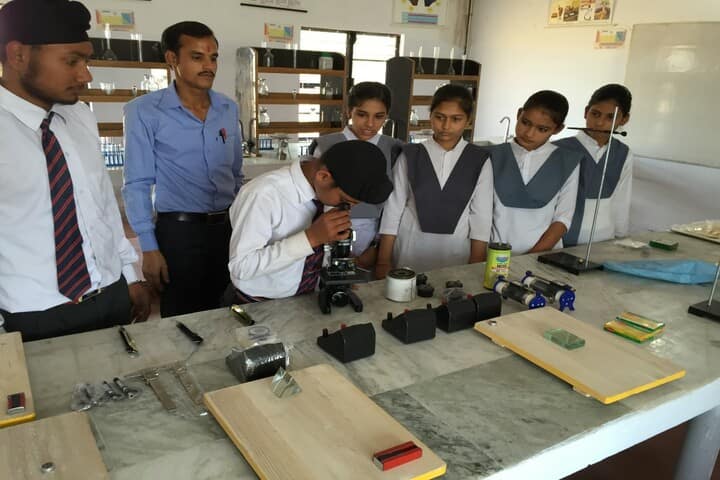 Guru Nanak Gurdas Academy-Laboratory