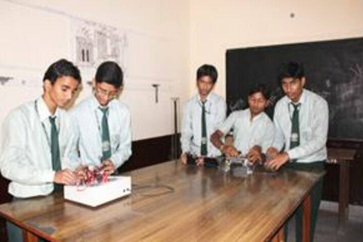 Guru Nanak Public Senior Secondary School-Physics Laboratory1