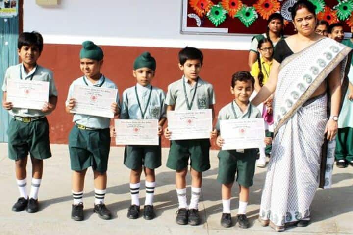 Guru Nanak Public Senior Secondary School-Toy Day Activitys