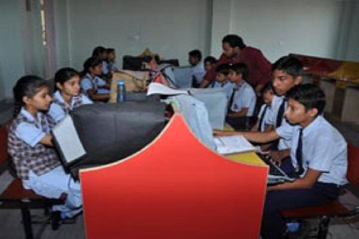 H R International School-IT-Lab