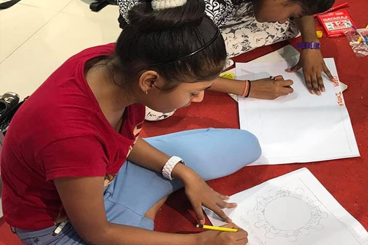Happy Home English School-Drawing Activity