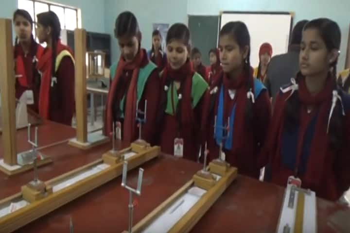 Holi Angels Public School-Physics Lab