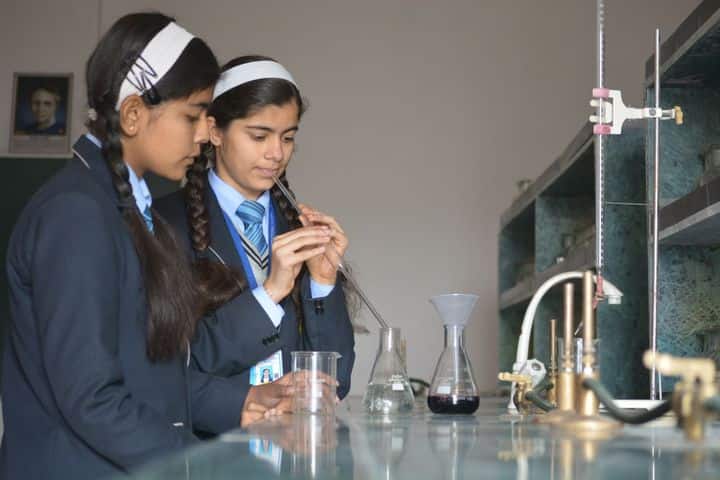 Imperial International School-Chemistry-Lab