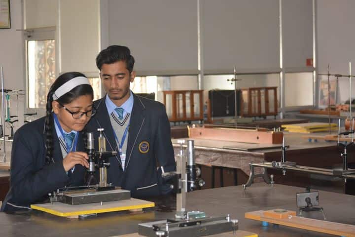 Imperial International School-Physic-Lab