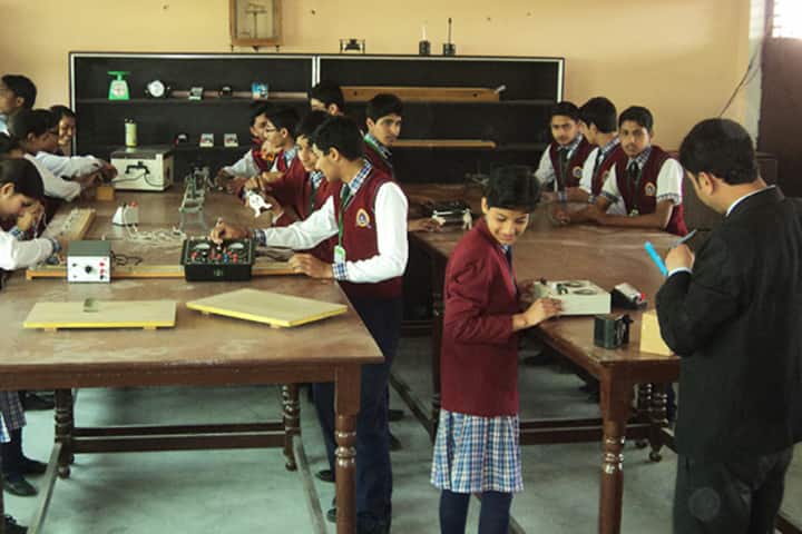 Indraprastha Public School-Lab