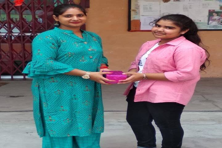 Kalvin Central Academy-Prizes