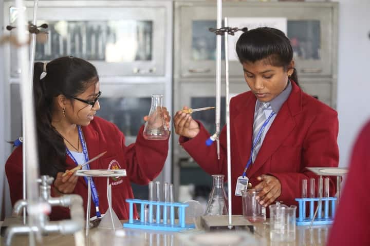 Kaushambi Public School-Lab