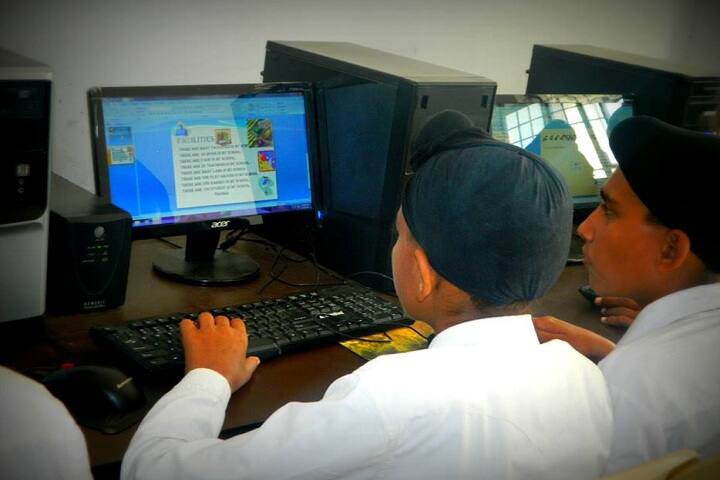 L S P Public School-Computer Lab