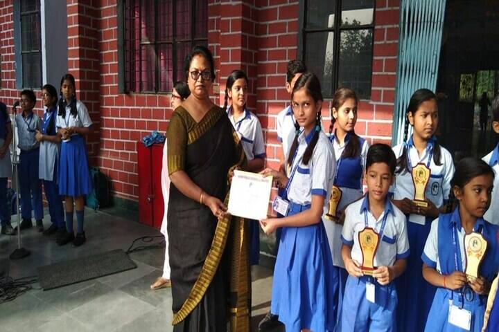 Lucknow Public School-Certificate Distribution