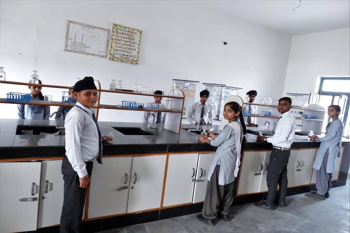 Lucky Children Junior High School-Chemistry Lab