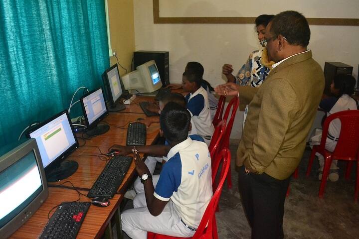 Lushkary Preparatory School-Computer Lab