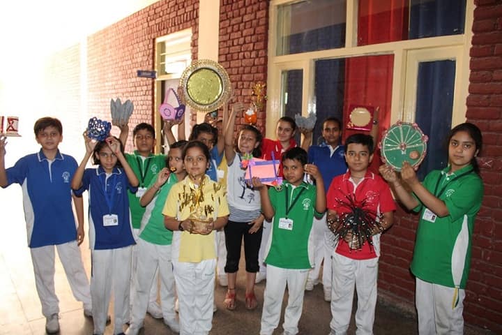 M D International School-Art and Craft