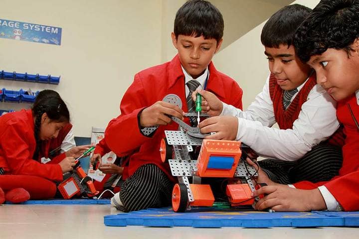 Maa Gayatri Memorial Kaushambi Presidency School-Robotics-Lab