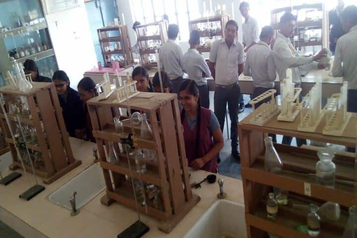 Madanmohan Kalawati Sarraf Saraswati Vidya Mandir-Lab