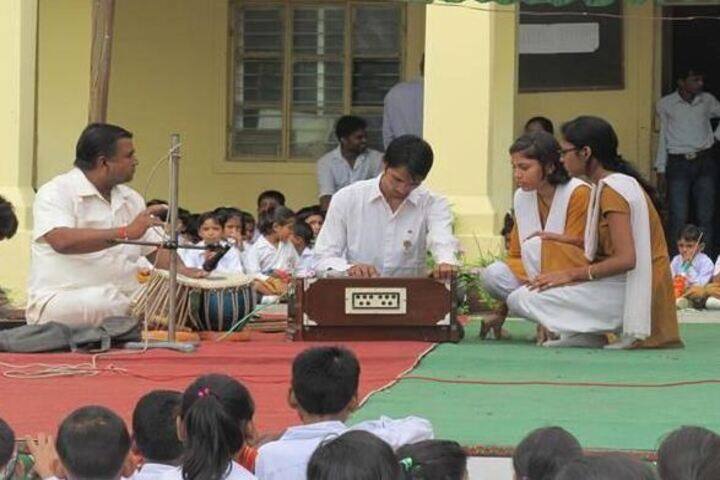 Maharishi Vidya Mandir-Singing