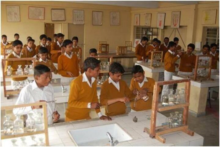 Maharishi Vidya Mandir-Lab1