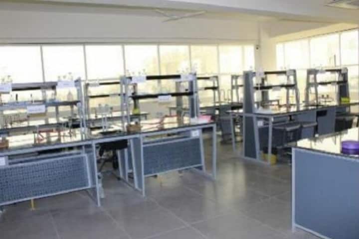 Manav Rachna International School-Chemistry lab