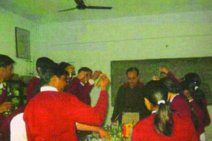 Modern Public School-Chemistry Lab