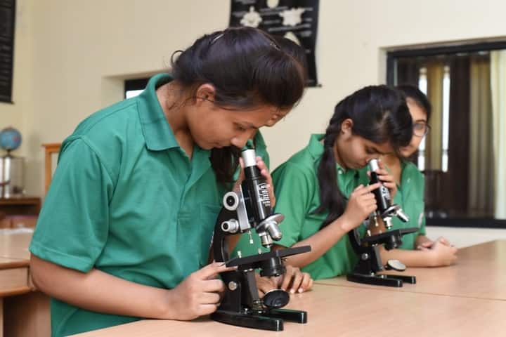 Mount Litera Zee School-Physics Lab