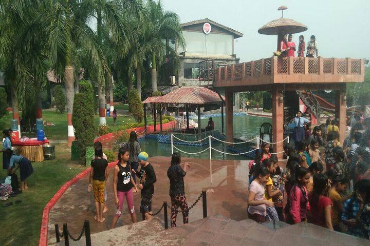 Navayuga Radiance Bilingual Senior Secondary School-Picnic
