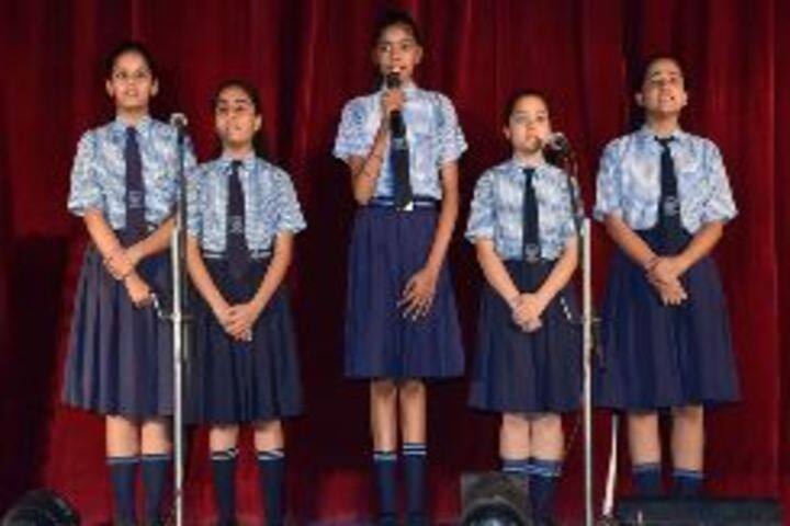 Navayuga Radiance School-Singing