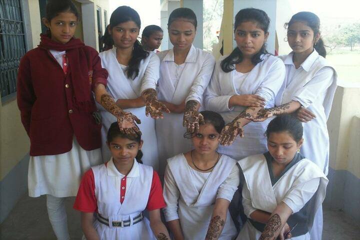 Navayuga Radiance School-Mehandi Competition