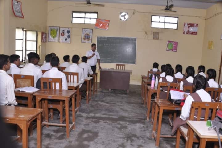 Om Prakash Ganapati Memorial School - Biology lab