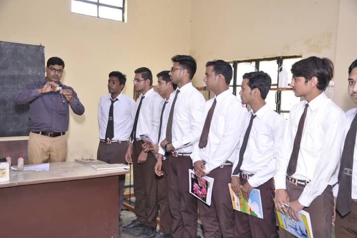 Om Prakash Ganapati Memorial School - Chemistry lab