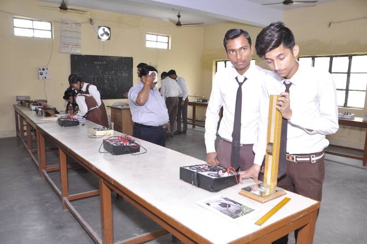 Om Prakash Ganapati Memorial School - Physics lab