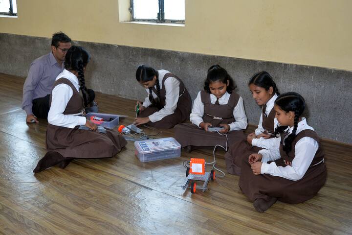Om Prakash Ganapati Memorial School - Robotic lab