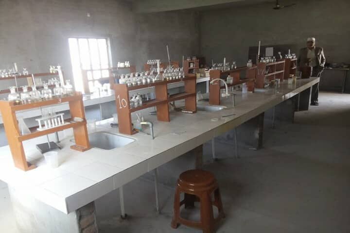 Pioneer Public School-Chemistry Lab