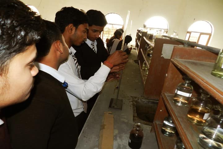 R K Education Centre-Chemistry Lab