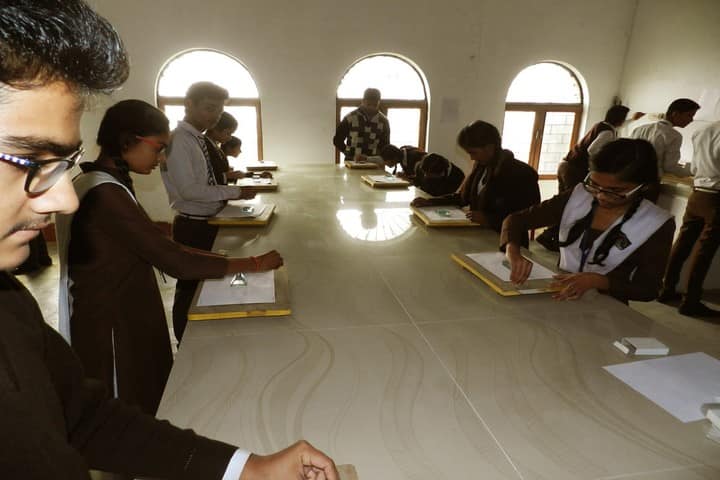 R K Education Centre-Physics Lab