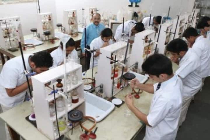R P M Public School-Lab