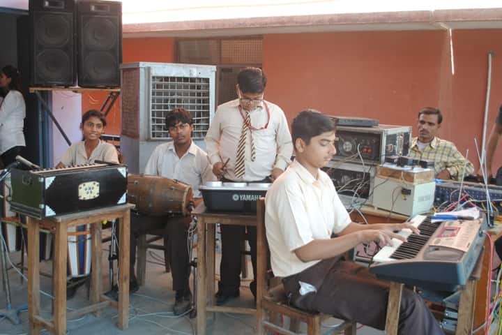Rajendra Lohia Vidyamandir-Music Class