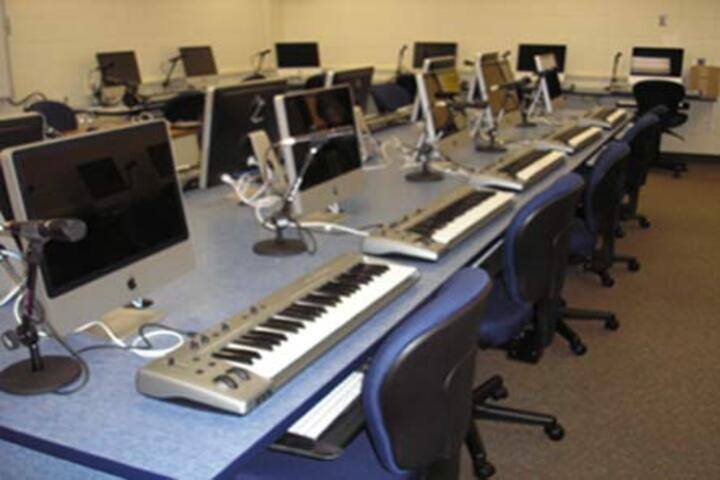 Ramsakhi Ram Niwas Convent School-Music Lab