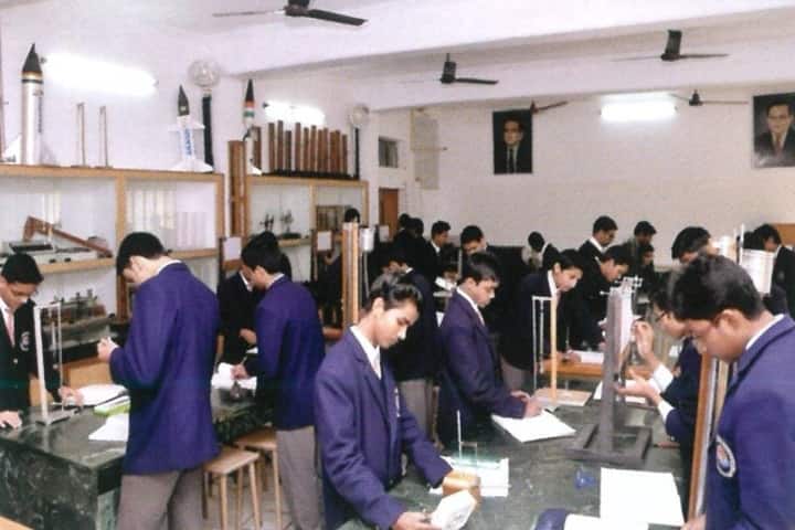 Rani Laxmi Bai Memorial School-Physics Lab