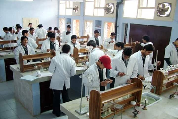 DAV Senior Secondary School-Laboratory