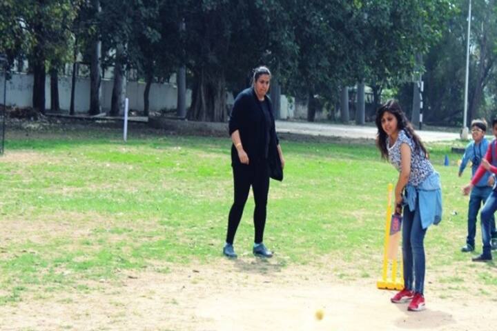 Government Girls Senior Secondary School-Cricket