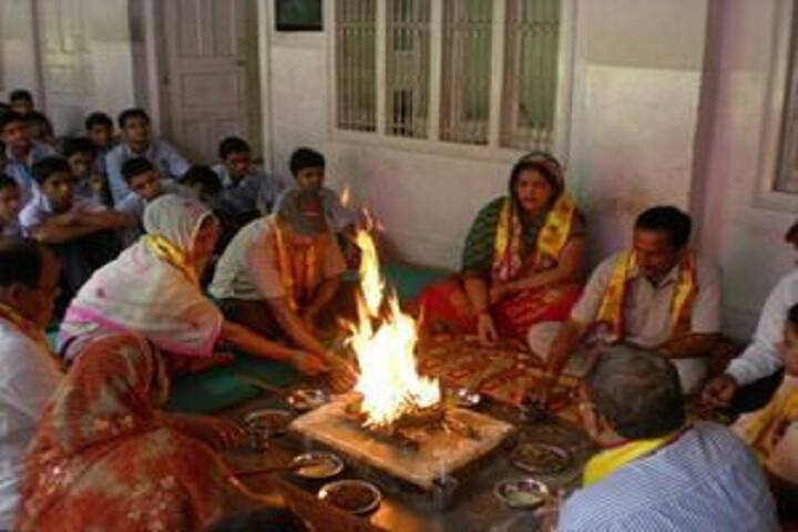 Saraswati Bal Mandir-Performing Pooja