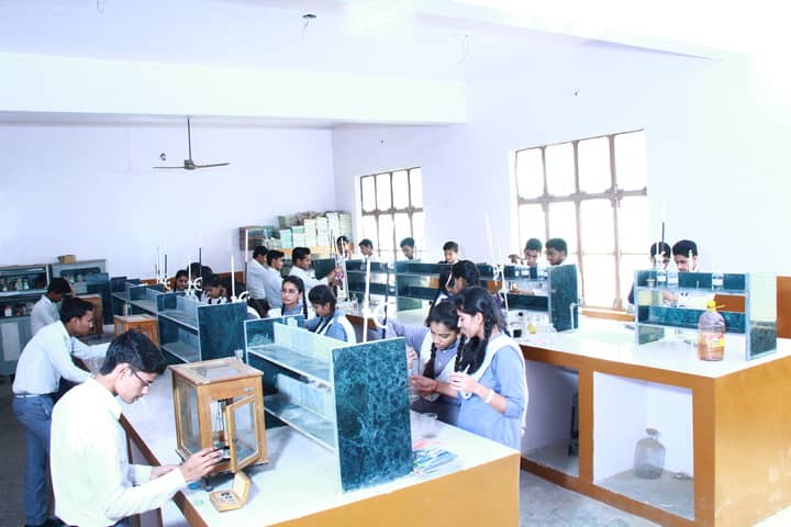 Saraswati Vidya Mandir Senior Secondary School-Chemistry Lab