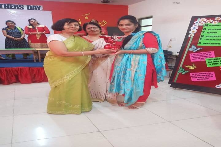 Sarv Sanskriti School-Mothers Day Celebration