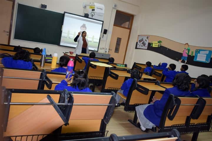 Scholar Mission School-Smart Classes
