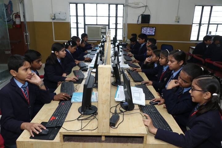 Scholars Senior Secondary School-Computer Lab