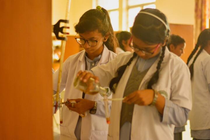Seemax International School-Chemistry Lab