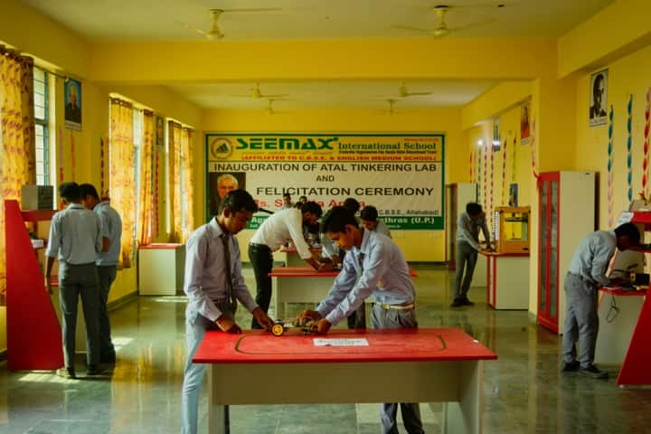Seemax International School-Physics Lab