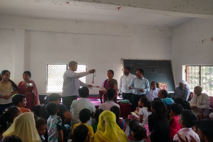 Sheetla Prasad Tripathi Public School-Price Distribution